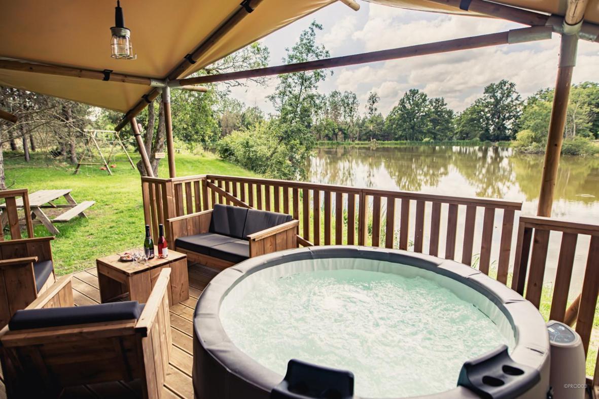 Tente Lodge Jacuzzi Privatif En Pleine Nature Thiel-sur-Acolin Luaran gambar
