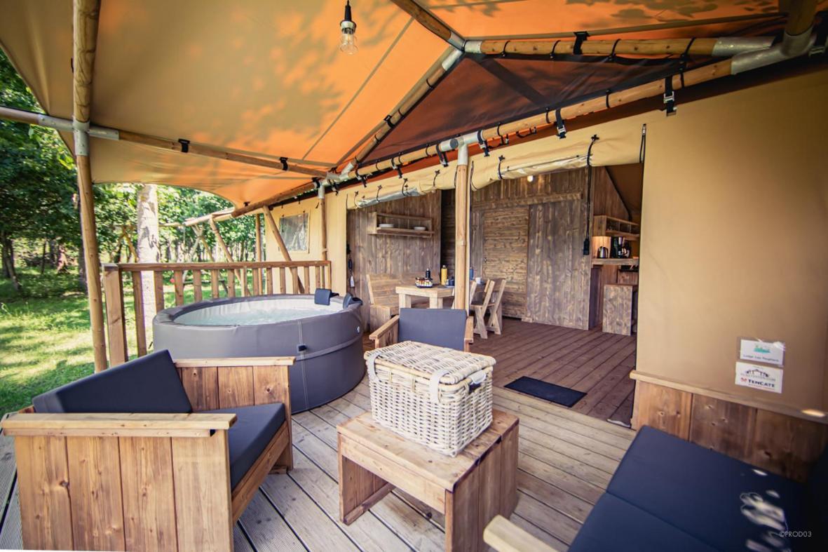 Tente Lodge Jacuzzi Privatif En Pleine Nature Thiel-sur-Acolin Luaran gambar