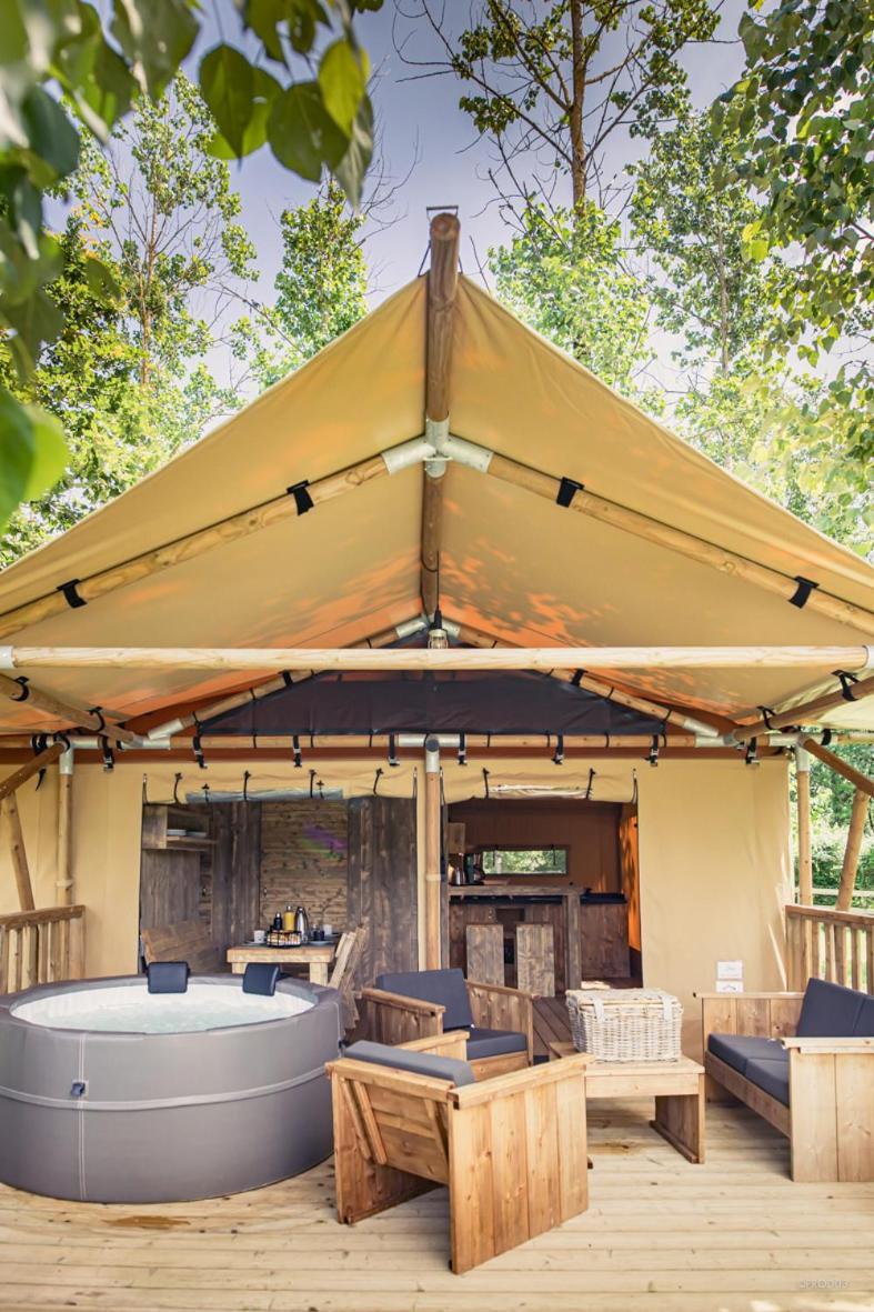 Tente Lodge Jacuzzi Privatif En Pleine Nature Thiel-sur-Acolin Luaran gambar