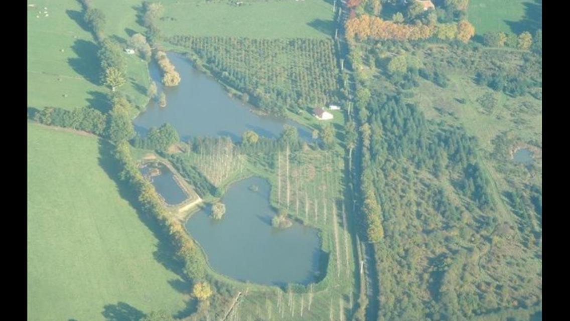 Tente Lodge Jacuzzi Privatif En Pleine Nature Thiel-sur-Acolin Luaran gambar