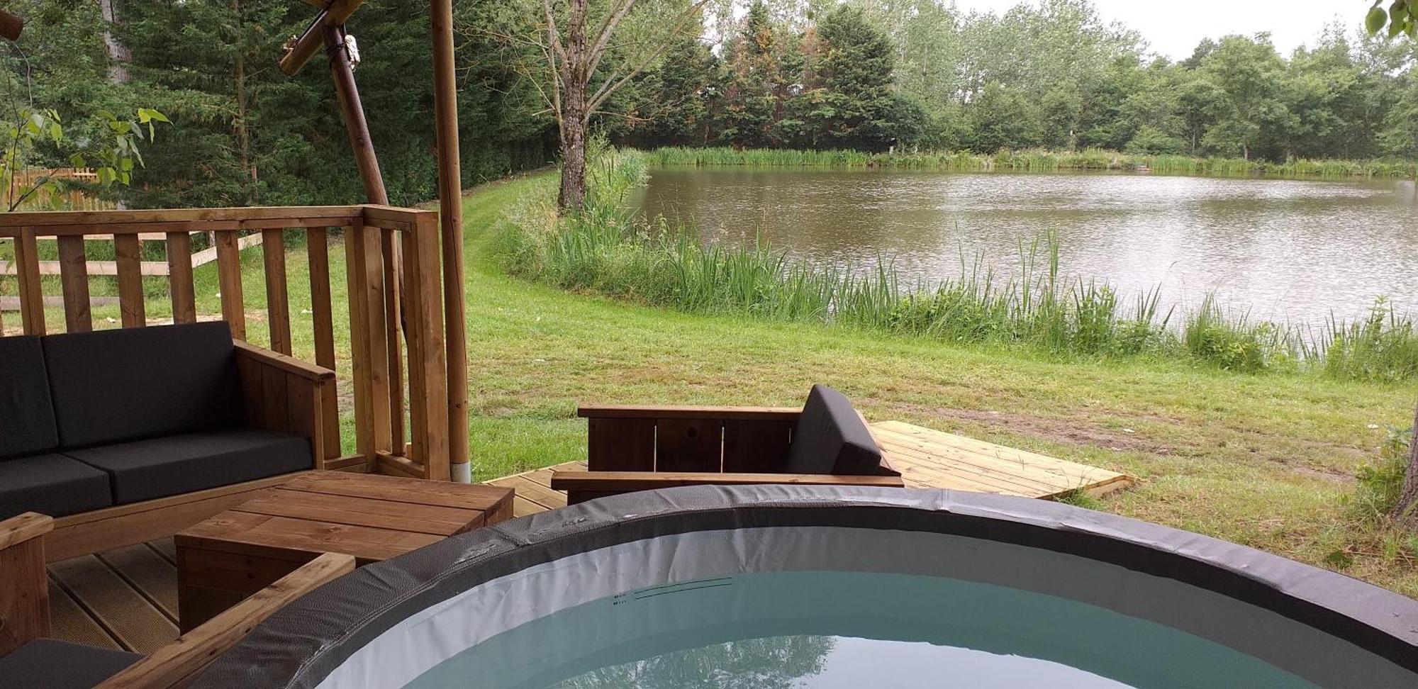 Tente Lodge Jacuzzi Privatif En Pleine Nature Thiel-sur-Acolin Luaran gambar