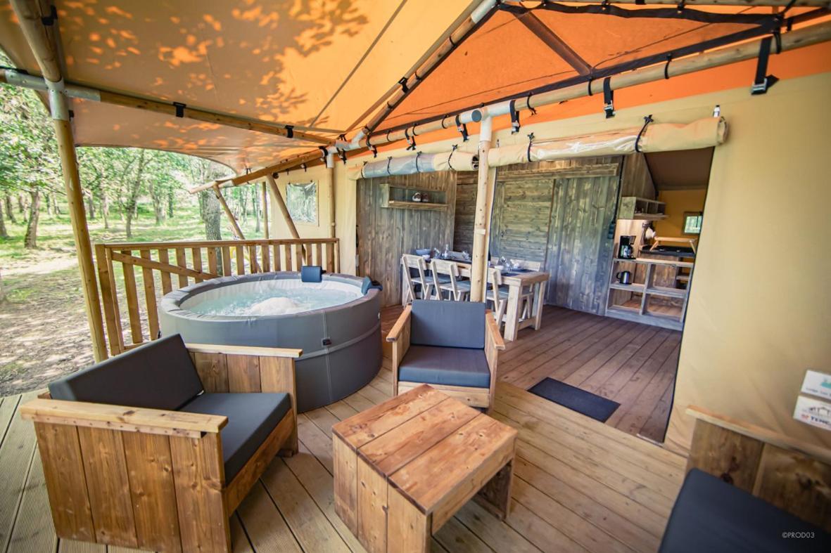 Tente Lodge Jacuzzi Privatif En Pleine Nature Thiel-sur-Acolin Luaran gambar