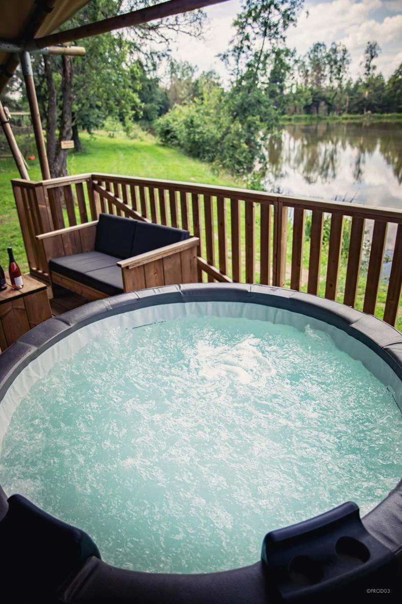 Tente Lodge Jacuzzi Privatif En Pleine Nature Thiel-sur-Acolin Luaran gambar